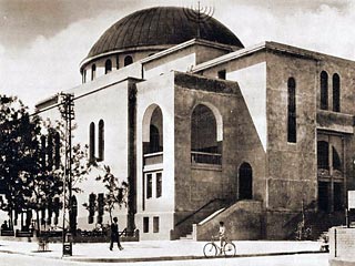 Полиция округа Ифтах в центре страны арестовала преподавателя религиозной школы (бейт-мидраш) при Тель-авивской синагоге по подозрению в изнасиловании девяти учеников в возрасте от 10 до 12 лет