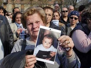В Италии в субботу проходят похороны полуторагодовалого ребенка Томмазо Онофри, которого похитили и убили более месяца назад в предместье города Парма