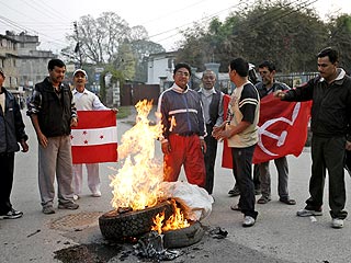 Кризис в Непале &#8211; демонстранты требуют ограничить власть короля