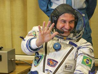 Первому бразильскому астронавту не удалось сыграть в футбол на МКС, хотя мяч он захватил