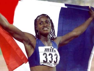Французская легкоатлетка, покусавшая полицейских, предстанет перед судом