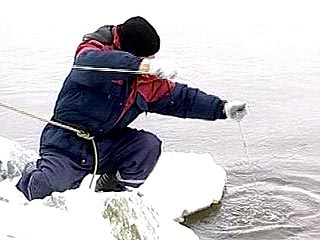 Ядохимикаты из китайской реки Сунгари, вмерзшие в лед, с приходом весны могут снова попасть в Амур