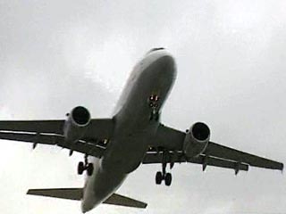 Пассажирский авиалайнер совершил экстренную посадку в Шотландии из-за угрозы взрыва