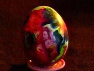 Жительница американского штата Колорадо утверждает, что образ Иисуса мистическим образом возник на одном из украшенных разводами к Пасхе яйце