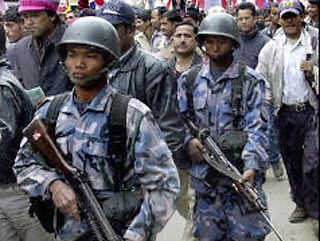 Непальский кризис усугубляется: пытаясь прорвать блокаду столицы, полиция открыла огонь по антимонархистам
