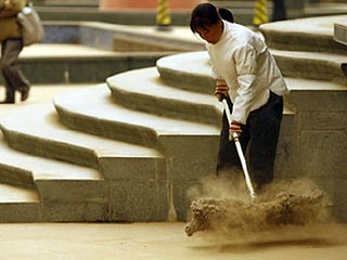 Китайская столица оказалась практически парализованной после сильнейшей песчаной бури, обрушившейся на Пекин в понедельник