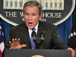 Президент США Джордж Буш заявил, что он принял окончательное решение не отправлять в отставку министра обороны страны Дональда Рамсфельда