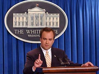 38-летний Макклеллан пришел на должность пресс-секретаря Белого Дома летом 2003 года, когда сменил на этом посту ушедшего в отставку Ари Флейшера. До этого Макклеллан работал заместителем Флейшера