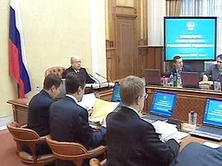 Правительство РФ обсудило меры по реализации транспортной стратегии до 2010 года. Ряд министров высказал мнение о недостаточном финансировании этих мер, сопровождающемся низкой эффективностью и качеством строительства