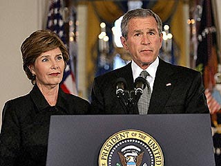 Чета Бушей перетряхивает штат Белого дома: Джордж - в администрации, Лора - на кухне