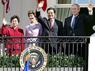 Председатель КНР Ху Цзиньтао прибыл в Белый дом на переговоры с президентом США Джорджем Бушем
