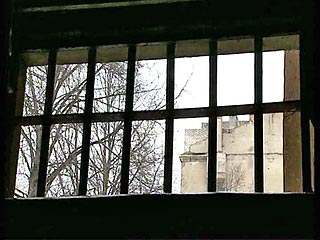 В Коми насильник девочки сбежал из СИЗО, выломав решетки на окнах