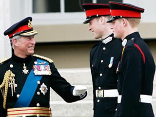 Принц Гарри и принц Уильям, дети принца Чарльза и внуки Королевы Елизаветы, проходящие действительную военную службу в рядах Королевских сухопутных сил Великобритании, потребовали, чтобы для них не делалось никаких исключений