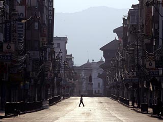 В Катманду власти продлили режим комендантского часа