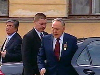 В Казахстане в лимузин Назарбаева едва не врезался джип дипломата США
