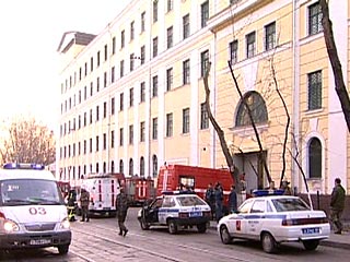 Крупный пожар произошел в московском следственном изоляторе N1, известном как "Матросская тишина". По предварительным данным, в результате пожара погиб один человек