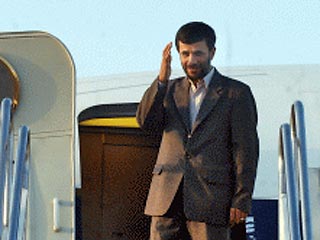 Президент Ирана Ахмади Нежад прибыл в Баку на саммит ОЭС