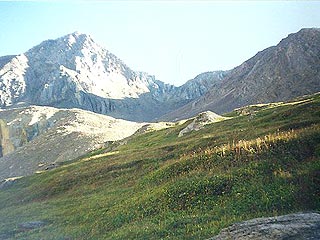 В Горном Алтае погибли трое альпинистов. Четвертого пытаются спасти