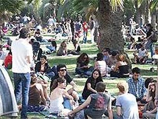 В Израиле 6 мая отмечают международный День марихуаны. Сотни молодых людей собрались в субботу в Тель-Авиве в парке "а-Яркон" для того, чтобы отметить День марихуаны. Подобные мероприятия также проходят в 150 городах мира