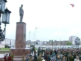 Многотысячный митинг в центре Грозного, посвященный памяти первого президента Чечни Ахмада Кадырова, завершился