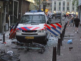 Полиция Нидерландов ищет зачинщиков футбольных беспорядков