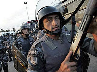 Бразильским властям удалось прекратить тюремные бунты, которые начались в пятницу и охватили три бразильских штата