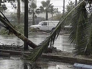 Три крупных урагана обрушатся на Соединенные Штаты в этом году, в том числе на разбитое штормами побережье Мексиканского залива, предсказывает метеорологическая служба AccuWeather