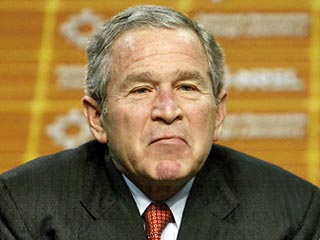 Президент США Джордж Буш получил в прошлом году 16 подарков на сумму в 17,3 тыс. долларов. Такие данные содержатся в опубликованной в понедельник финансовой отчетности, которую каждый год по закону представляют глава Белого дома и вице-президент страны