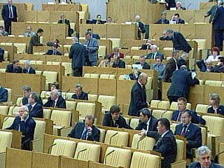 Госдума в среду, 17 мая, рассмотрит в первом чтении проект закона, запрещающий депутатам, избранным по партийным спискам, переходить из одной партии в другую