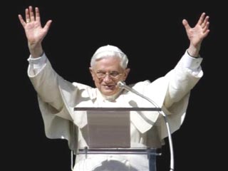 Христиане призваны "раскрывать свои объятия и свои сердца каждому", независимо от страны и происхождения, считает Папа