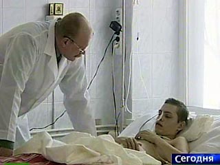 "Сычев страдает тромбофилией - заболеванием, при котором затруднена сворачиваемость крови", - пояснил генерал-майор медицинской службы журналистам. Это заболевание, по его словам, невозможно было "выявить при обычном медосмотре призывников