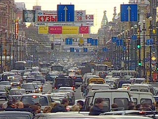 Власти Санкт-Петербурга предложили на днях радикальные меры &#8211; начать эксперимент по ограничению въезда автотранспорта в центр города