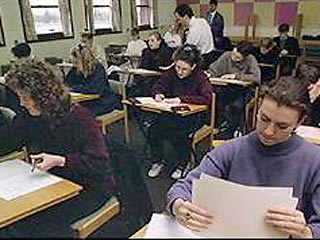 В 2005 году в США учились 5073 студента из России. В свою очередь, 1797 американских студентов получали образование в российских вузах. Россия заняла лишь 22-е место в списке стран, отправляющих своих студентов в университеты и колледжи США