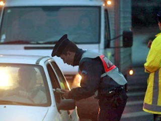 Швейцарская дорожная полиция во вторник вечером близ городка Праттельн (кантон Базель-Ланд) задержала женщину, которая вела машину со скоростью всего 23 км в час