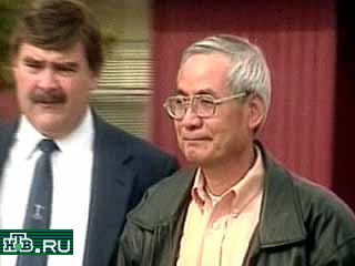 Один из федеральных судей США распорядился освободить ученого тайваньского происхождения Вен Хо Ли, обвинявшегося в "неправильном обращении" с секретными документами в национальной ядерной лаборатории в Лос-Аламосе, штат Нью-Мексико