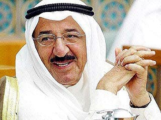 Эмир Кувейта шейх Сабах аль-Ахмед ас-Сабах издал в воскресенье указ о роспуске парламента страны и предложил провести новые выборы 29 июня