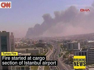 Аэропорт Стамбула охвачен пламенем