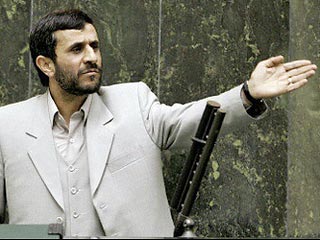 Ахмади Нежад пригрозил любому агрессору исторической "пощечиной"