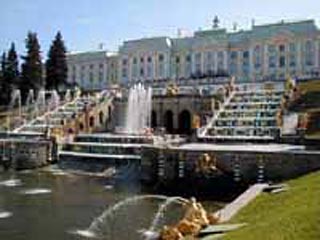 В Петергофе в День рождения Санкт-Петербурга открылся сезон фонтанов