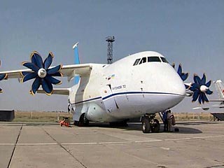 Министр обороны Украины Анатолий Гриценко заявил, что Москва выходит из совместного с Киевом проекта по созданию военно-транспортного самолета Ан-70