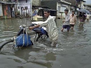 Из-за повышения уровня воды в большинстве рек власти Кералы опасаются наводнений, которые ежегодно приводят к многочисленным человеческим жертвам