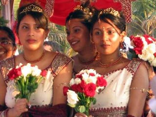 Уникальная и, вероятно, возможная только в Индии церемония бракосочетания состоялась в одной из деревень, расположенной недалеко от Бхубанесвара - столицы северо-восточного штата Орисса