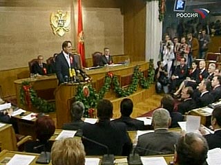 Парламент Черногории в субботу вечером принял декларацию независимости страны