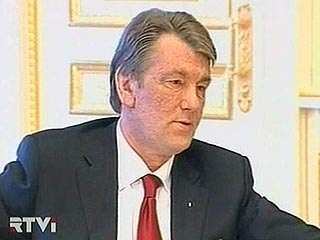 Ющенко потребовал выдворить из Крыма иностранцев, протестующих против НАТО