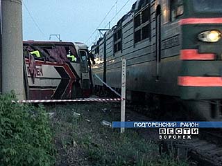 Число жертв ДТП под Воронежем, где автобус столкнулся с поездом, увеличилось до восьми человек