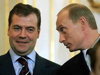 Первый вице-премьер Дмитрий Медведев впервые признан более перспективным кандидатом в президенты, чем министр обороны Сергей Иванов. Таковы данные опроса, проведенного "Левада-центром"