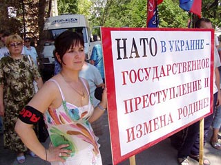 В четверг зарубежные СМИ обратили свое внимание на Крым, где продолжаются акции противников проведения военных учений Украина-НАТО