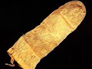 В австрийском музее выставлен необычный экспонат - самый древний в мире презерватив