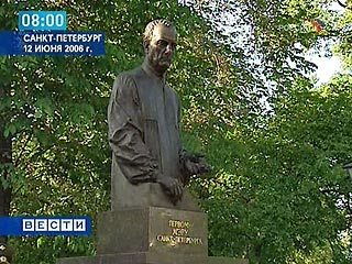 Накануне в Санкт-Петербурге президент России Владимир Путин открыл памятник первому мэру города Анатолию Собчаку