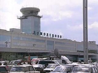 Международный аэропорт "Домодедово" подвел итоги работы за первые пять месяцев 2006 года. Согласно опубликованным результатам, аэропорт сохраняет лидерство по пассажирским перевозкам среди аэропортов Московского авиационного узла